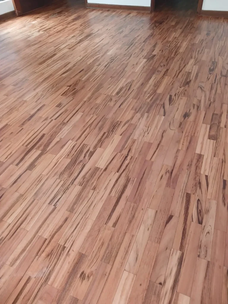 Proyecto de Ober Avila - Pisos laminados